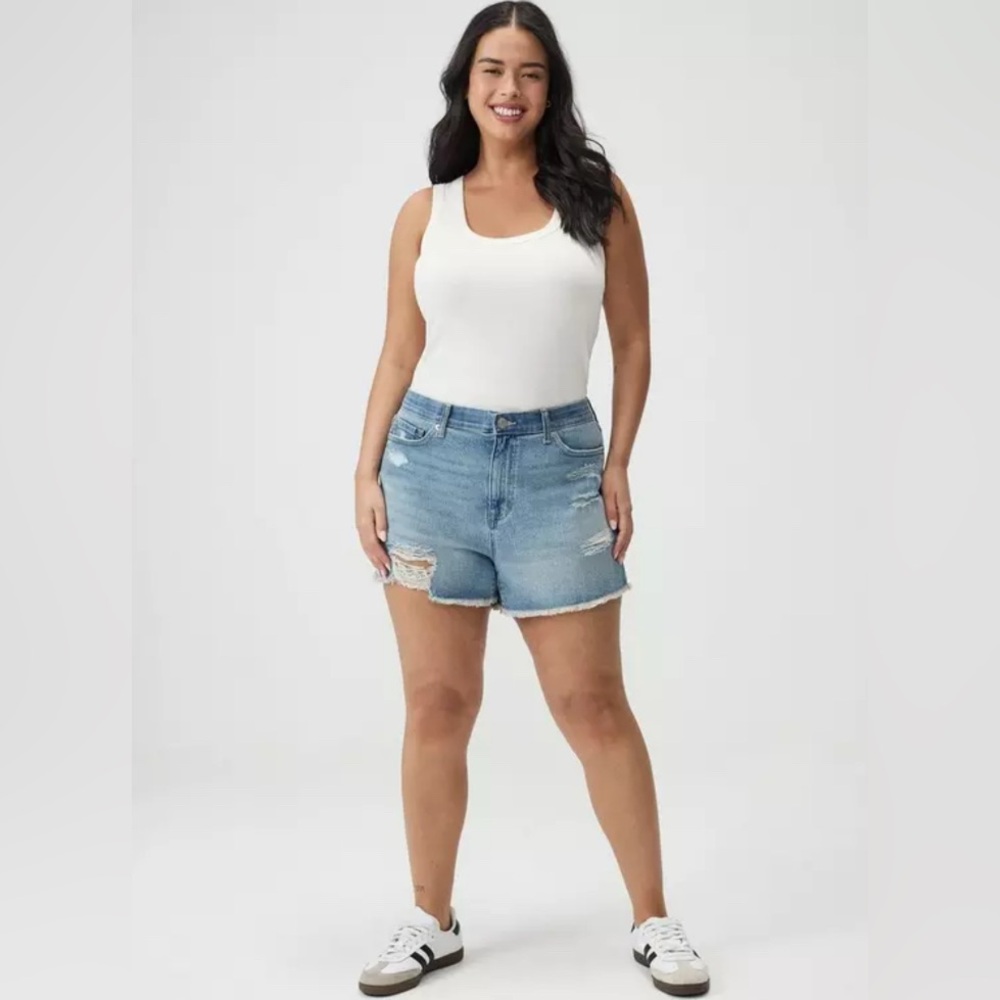torrid NWOT Hot Toddy High Rise Distressed Jean Shorts